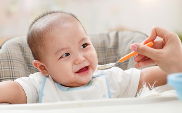                     北上广儿童接触零食最早，1月龄成乡镇母乳喂养率流失最高峰