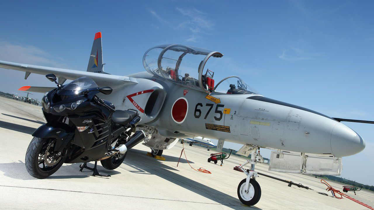 地空对决 川崎六眼魔神vs川崎t4教练机