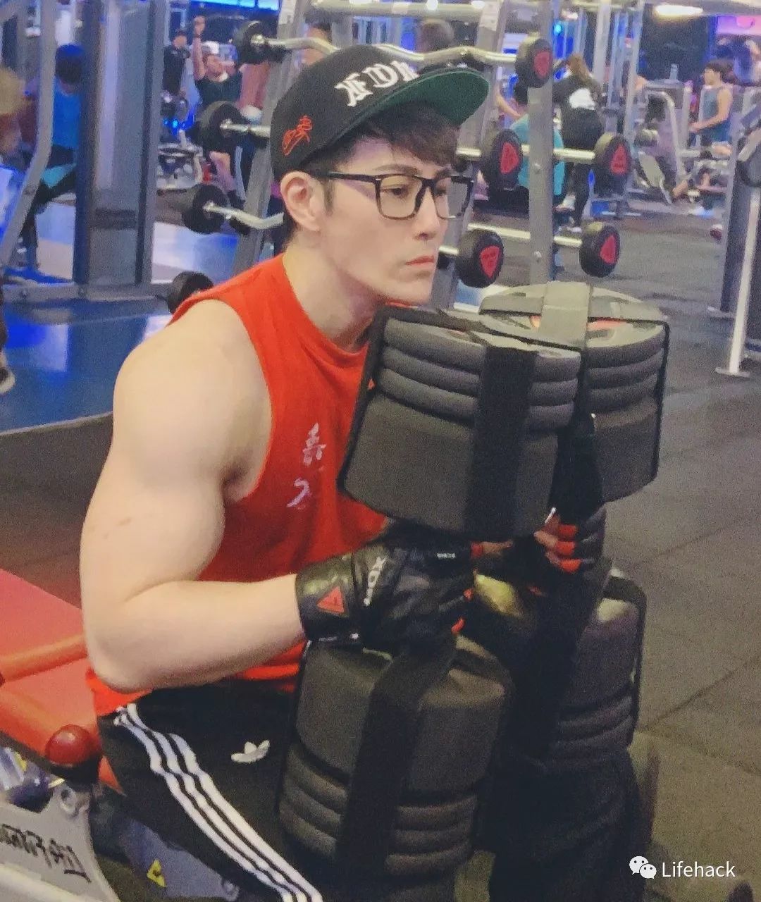 许绍洋变肌肉猛男引热议,本人回应:我在努力着_健身