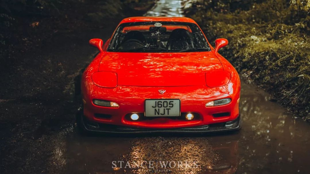 这辆 rx-7(参数|图片) 是 1992 年的 efini 车型.