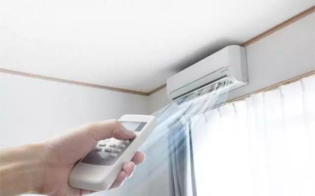                     原创            酷暑难耐的夏天，孩子皮肤频出状况，三招教你搞定恼人痱子！