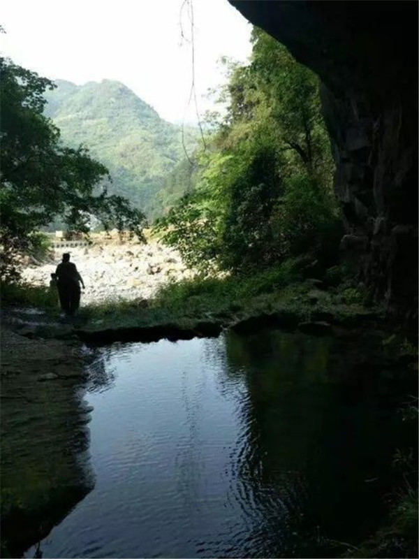 洪门忠义爱国电影《听天》剧组走进陕西镇安月