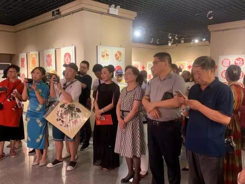 靳氏总人口_靳氏头像(2)