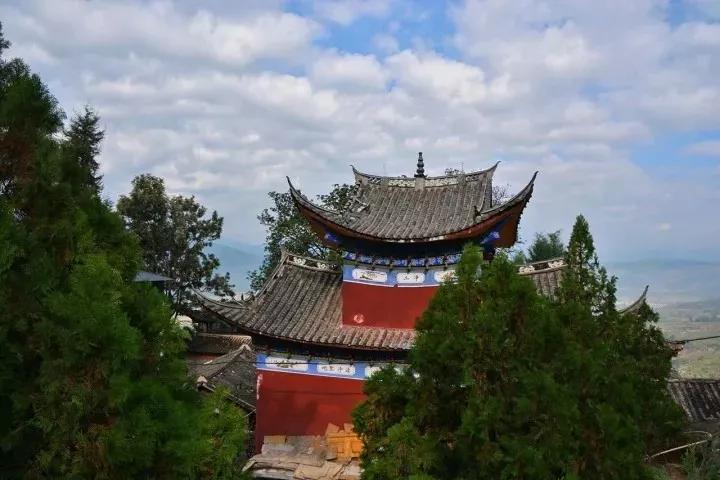 瑞光寺始建于明朝崇祯七年,属云南省级文物保护单位,相传寺中正殿下埋
