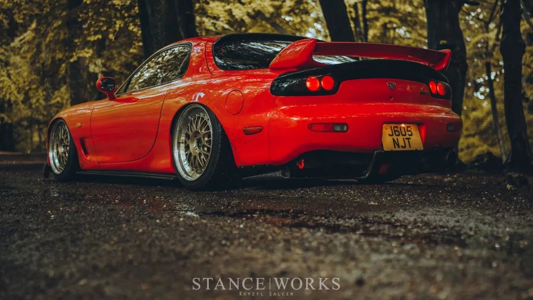 这辆 rx-7(参数|图片) 是 1992 年的 efini 车型.