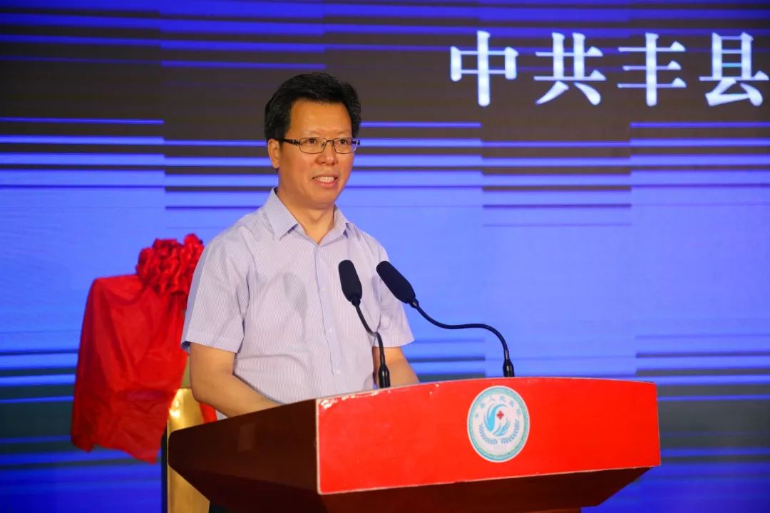 徐州医科大学校长郑骏年,副校长蔡红星,徐州医科大学附属医院副院长燕