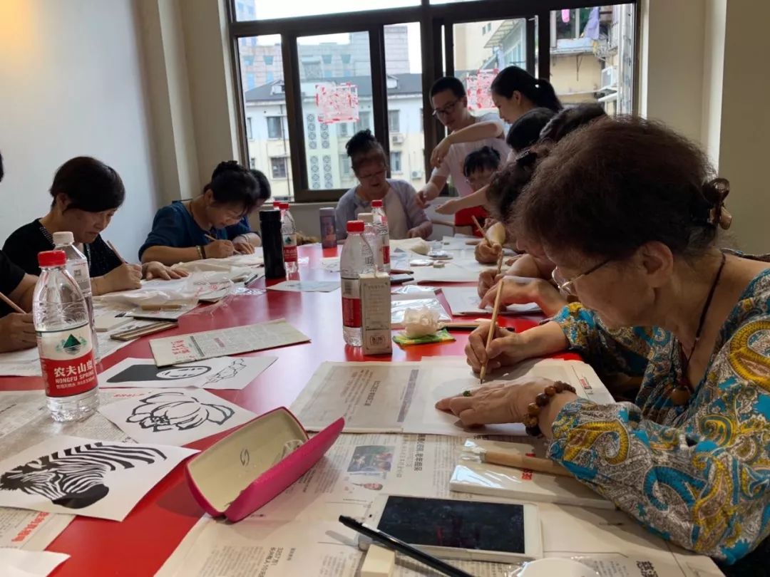 美育· 协同|中国美术学院赴下城区老龄群体社会美育暑期社会实践
