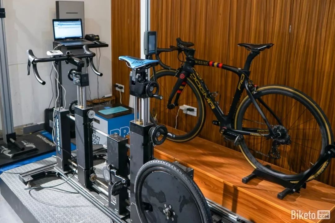 引进了长沙唯一一套bike fitting设备,这套设备能将自行车调整到与