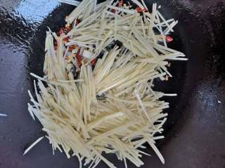 土豆丝怎么炒好吃家常菜视频 cd8f41795c7d4b7e826c059567ea6cb8.jpeg