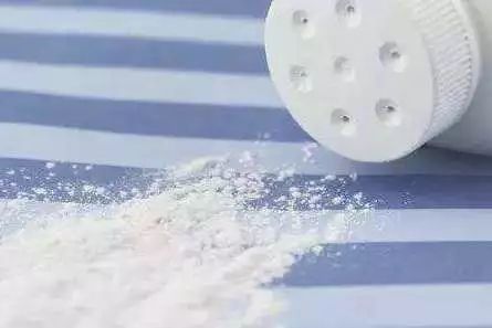                     原创            酷暑难耐的夏天，孩子皮肤频出状况，三招教你搞定恼人痱子！
