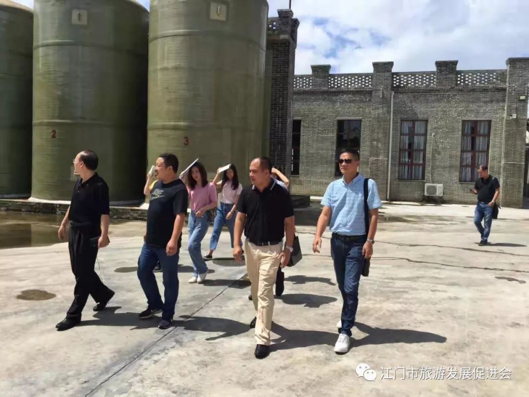 当天,与台山市劲之杰农业科技有限公司等企业签署农业品牌战略合作