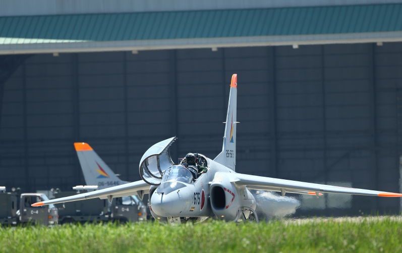 地空对决 川崎六眼魔神vs川崎t4教练机