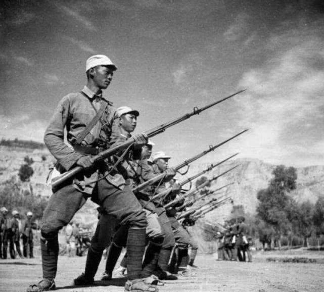 抗日战争期间,八路军的子弹严重缺乏,士兵打3枪就要冲锋