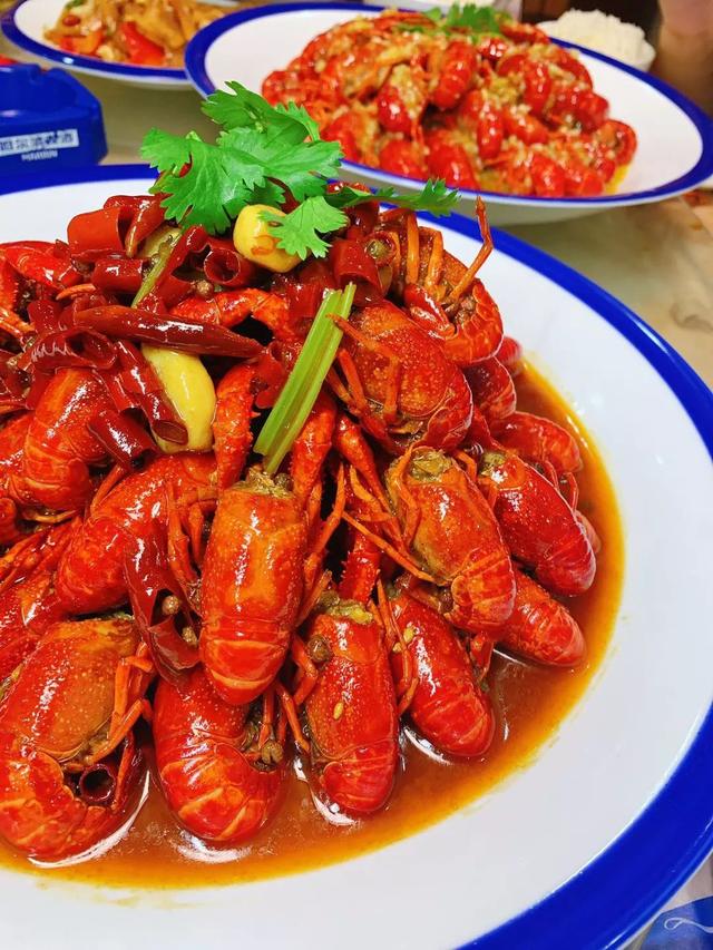 怎么做不辣的蒜蓉龙虾 1ab25f0b77814acf816c224f7e4ebfe8.jpeg