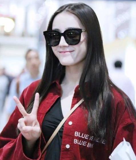 戴墨镜最有型的女星杨颖迪丽热巴景甜刘亦菲谁最美丽又俏皮