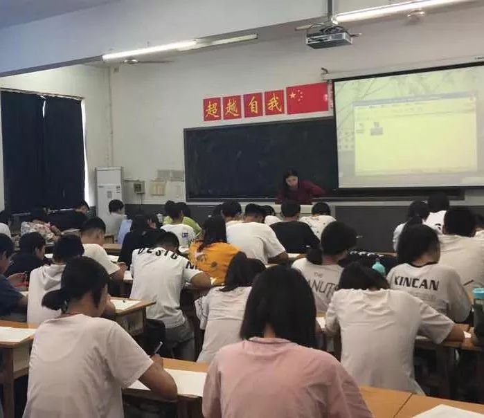 无极;野风千人火爆入学现场_美术