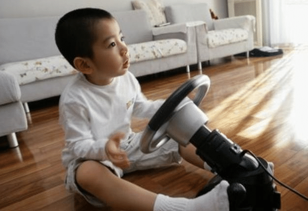                     劝告家长：孩子不满3岁，这3种食物别给吃，对生长发育没好处