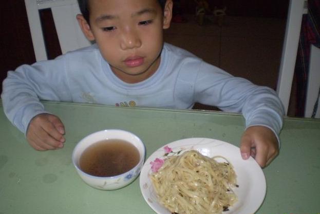                     摧毁脾胃的“第一杀手”，却是家长的3大习惯，孩子积食还易生病