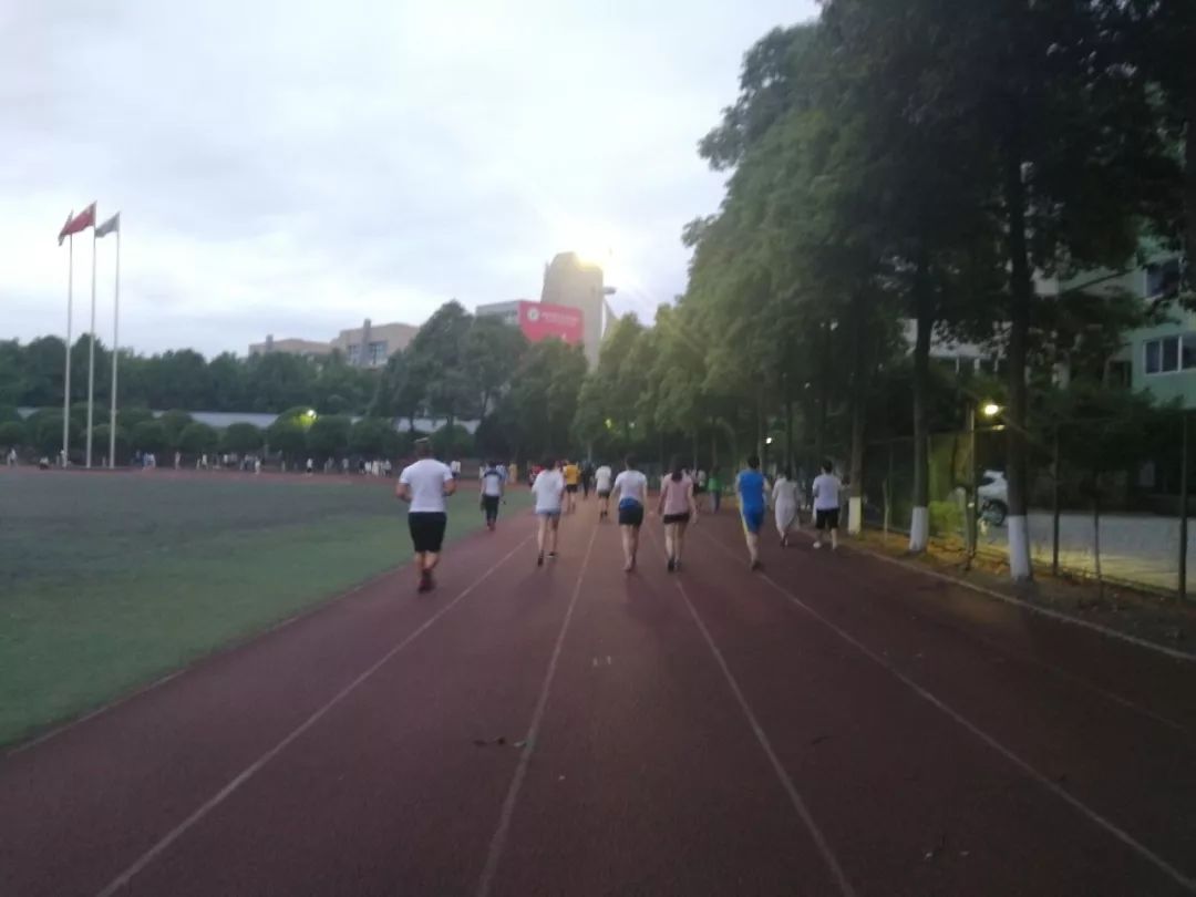 纺专的夜 | 你爱了没