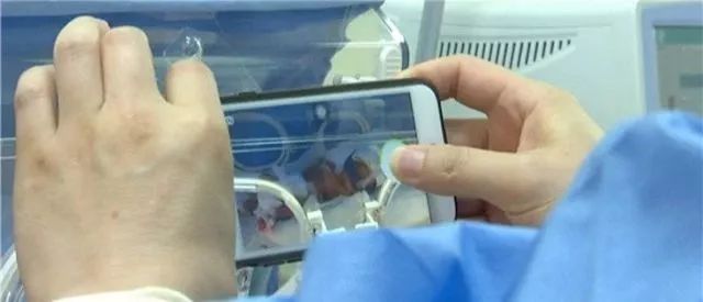 常州一医生连做4台手术后瘫坐在老婆病房门前 我的孩子正在抢救图片 21471 640x275