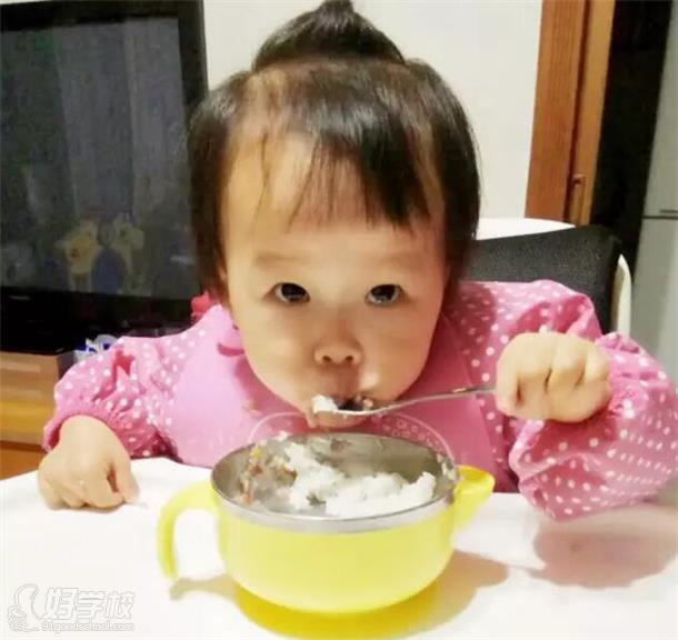                     告：这3个时间段别强迫孩子喝水了，不仅积食还伤脾，别不当回事