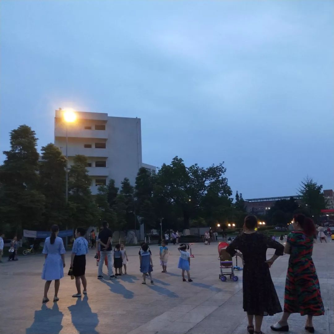 纺专的夜 | 你爱了没