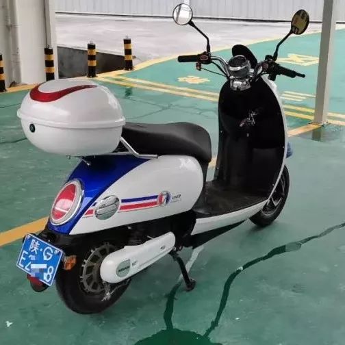 电动两轮轻便摩托车注册登记,领取了电动摩托车牌证
