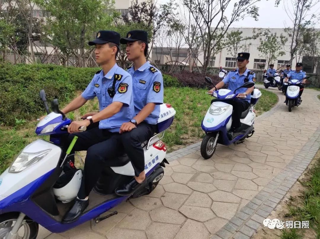 文明日照视角走进雷锋驿站揭秘石臼街道城管队员们忙碌的一天