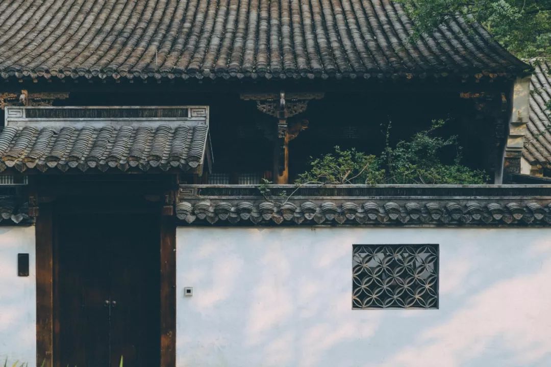 睡进古朴与现代的江南宅院