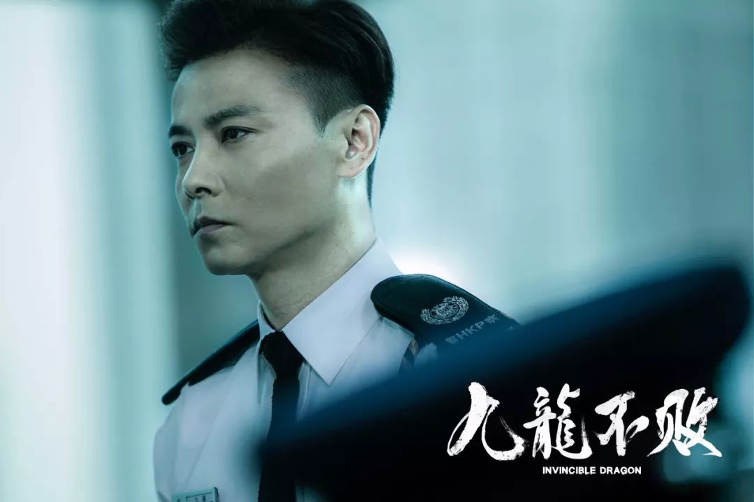 热映┇《九龙不败》西装暴徒