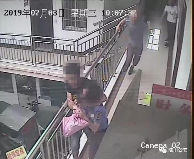 胆真肥!趁喝醉酒,他带刀和汽油到陆川城管大队,还勒住女工作人员...... bbin线上游戏