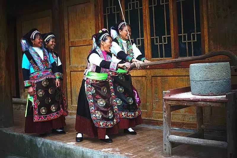 喝酒吃肉,载歌载舞!凉都月亮河六月六布依风情