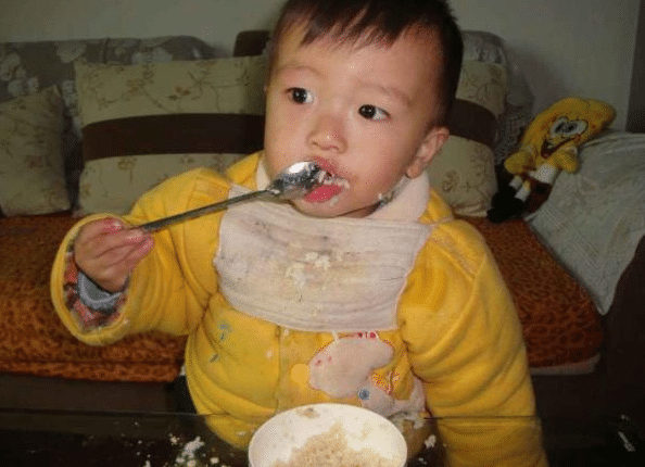                     劝告家长：孩子不满3岁，这3种食物别给吃，对生长发育没好处