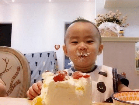                     劝告家长：孩子不满3岁，这3种食物别给吃，对生长发育没好处