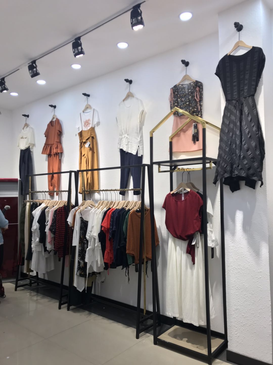 品牌服装店专用服装袋 d3bdcebbe5024099a29c8e36fc6b72c6.jpeg