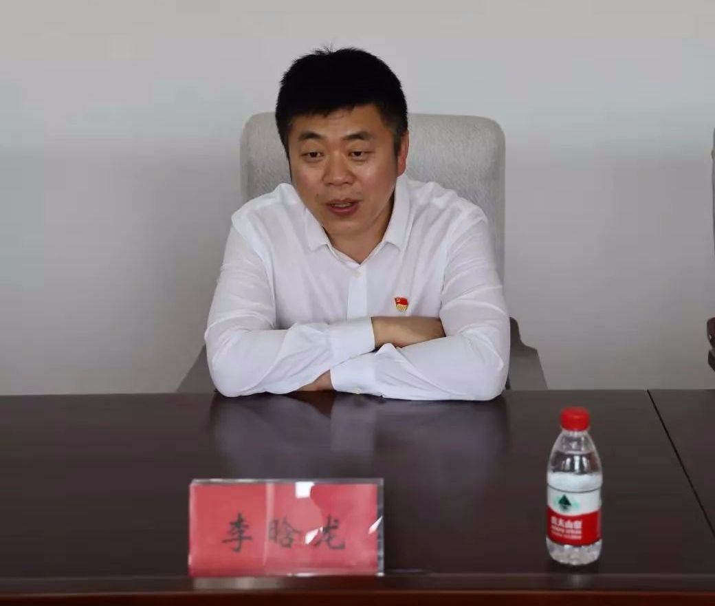 团市委书记李晗龙详细了解了参赛队员们的准备情况,勉励队员要放松