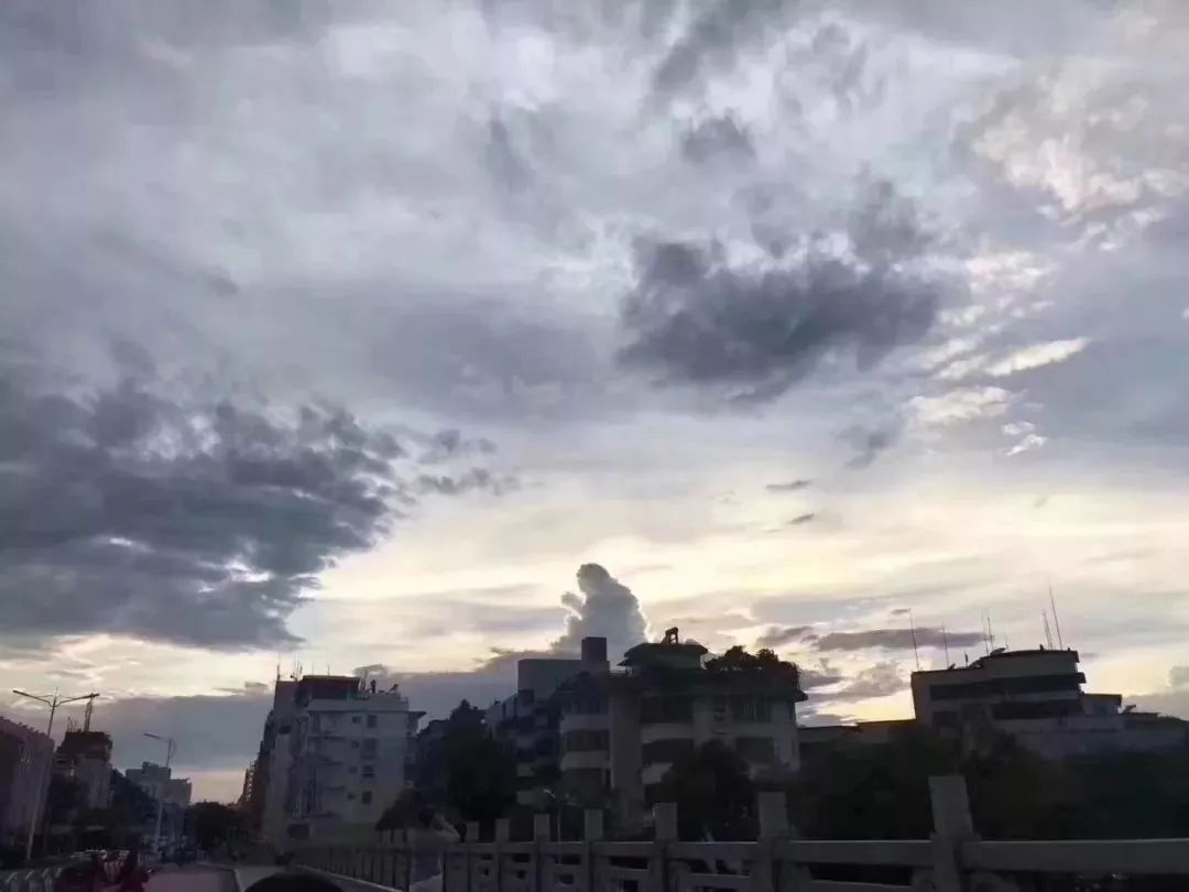 昨天桂林天空惊现云海佛像视频多图记录震撼场景