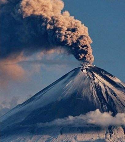 原创全球最大火山小级别震动愈加频繁,美国地质调查局调高其喷发预警