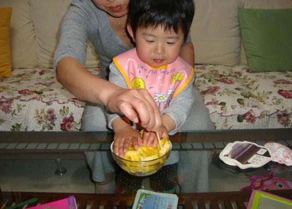                     忠告：夏季娃应该少碰3种水果，家长也要管住嘴，娃脾虚易积食