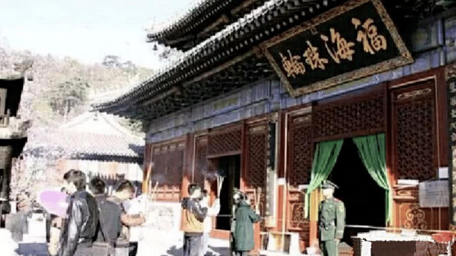 中国的寺庙武警24小时镇守 但不是少林_潭柘寺