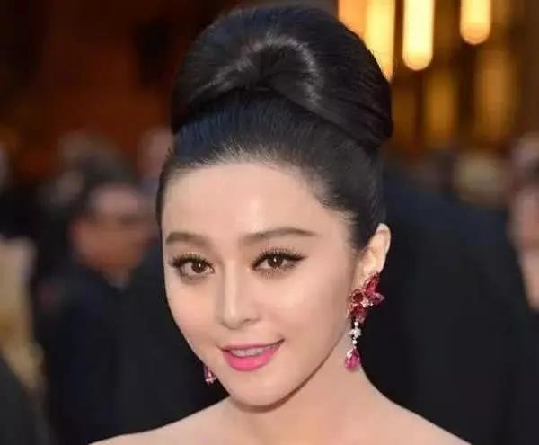 中国明星富豪排名_2018中国房地产富豪排行榜!中国女首富排在第三位