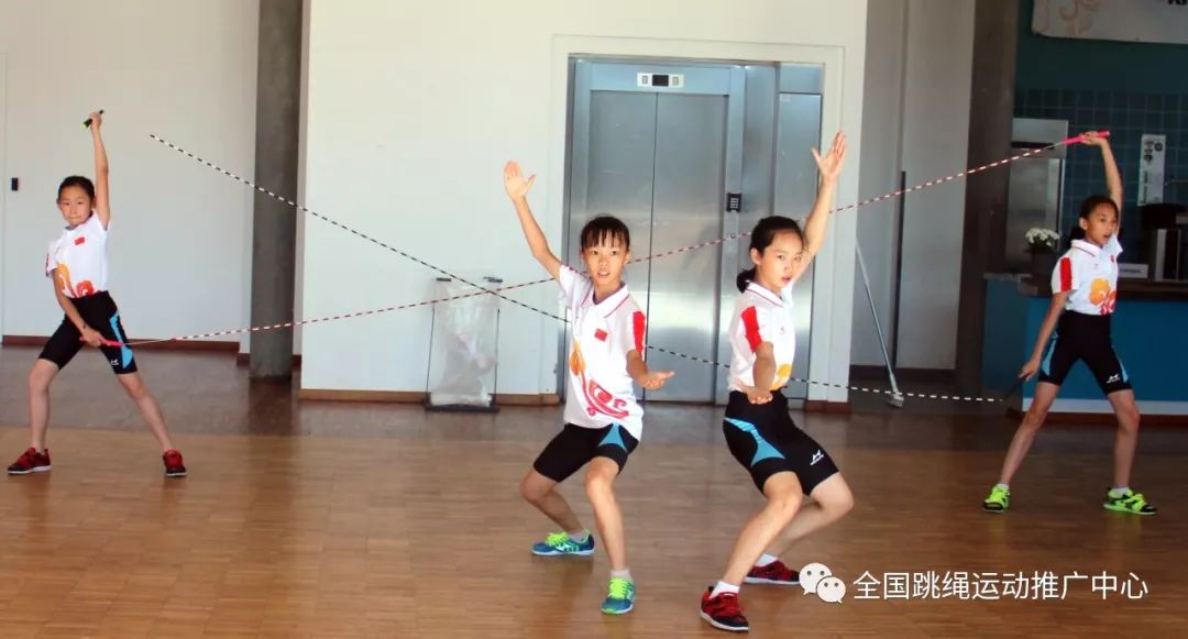 交互绳单摇接力 184238287b4844f0a4aba3878ebfcb00.jpeg