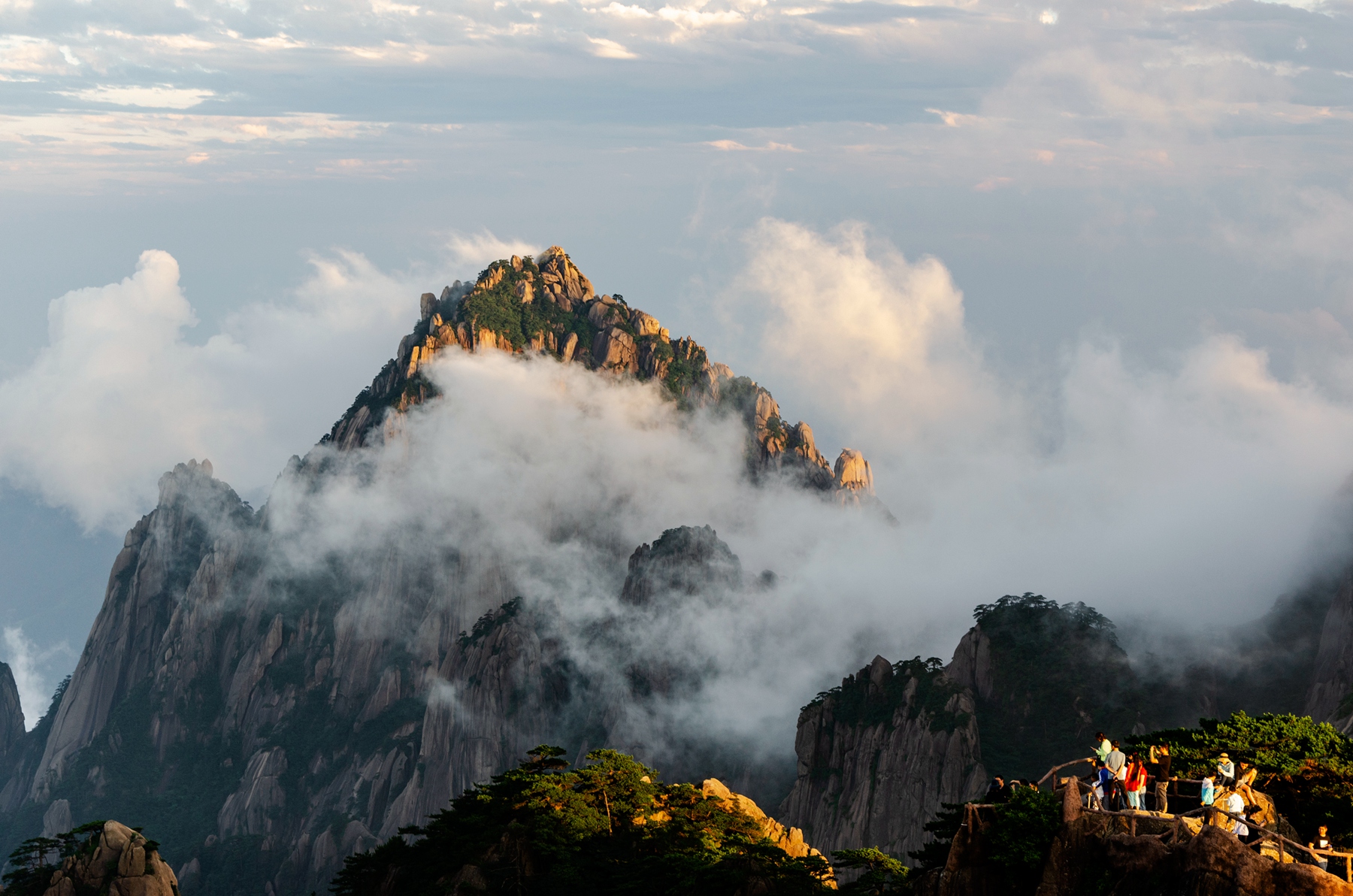 黄山风景区云海佛光神奇诡秘