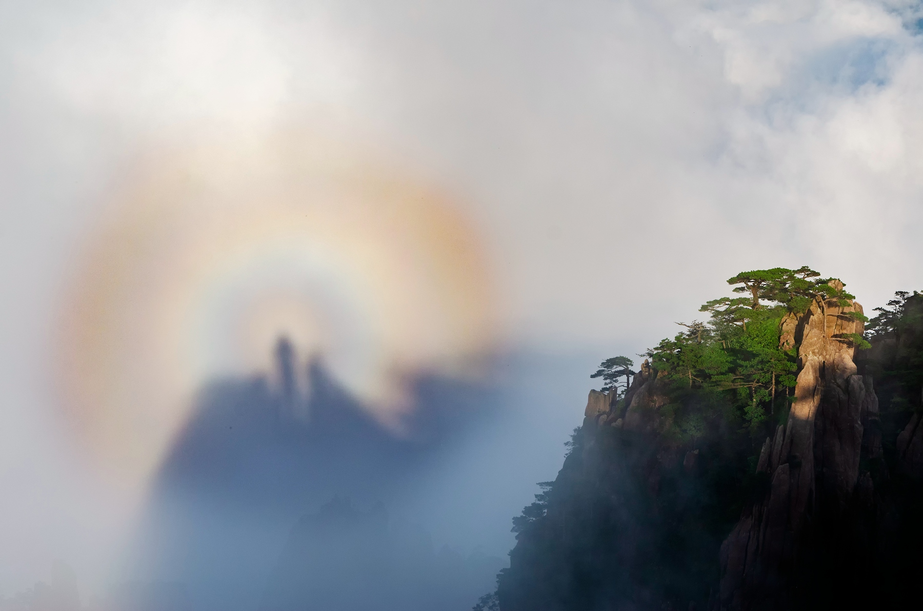 黄山风景区云海佛光神奇诡秘