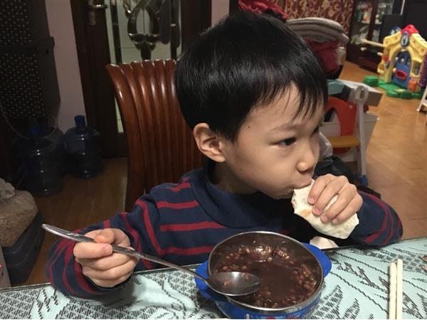                     儿科主任：“坑娃”晚餐早就列入“黑名单”，家长不知道总给娃吃