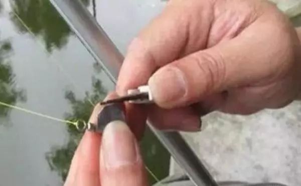                     野钓几个小妙招，有效防止子线打结缠绕，学到了！