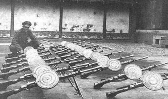 抗战期间, 一个步兵连9挺轻机枪, 这个作战部队会是什么水平?