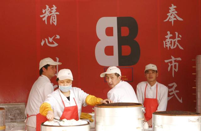 中国馒头大王:曾借三千闯上海,今成亿万富翁竟作出惊人举动 bt365体育投注