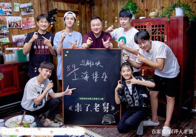 鹿晗徒手抓鱼,把捕鱼衣穿出奶味,