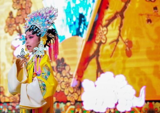 满族剪纸等非遗课程走进沈阳百所农村中小学 国产群交 视频在线观看